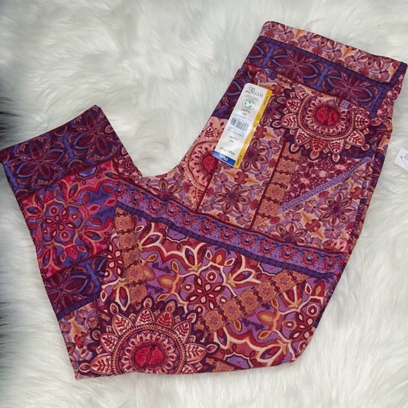 Terra & Sky High Rise Plus Printed Legging Capri. NWT size 0X, 1X or 3X - Picture 3 of 8